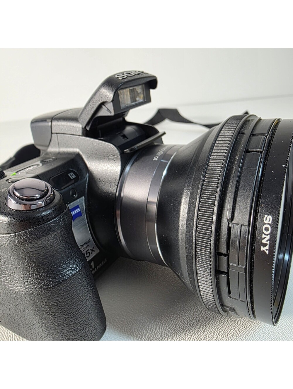 Sony Cyber-shot DSC-H9 8.1MP Digital Camera Bundle - Black, Tube, Filter, Card - Picture 4 of 9
